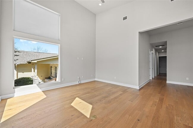 Building Photo - 6333 Florencia Ln