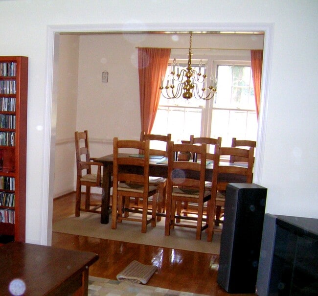 Building Photo - 211 Surrey Rd