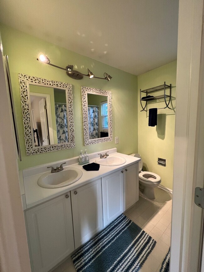 Building Photo - 5494 S Picadilly St