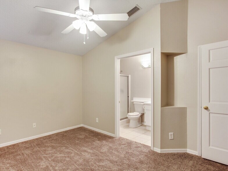 Building Photo - 926 Lake Shore Ranch Dr