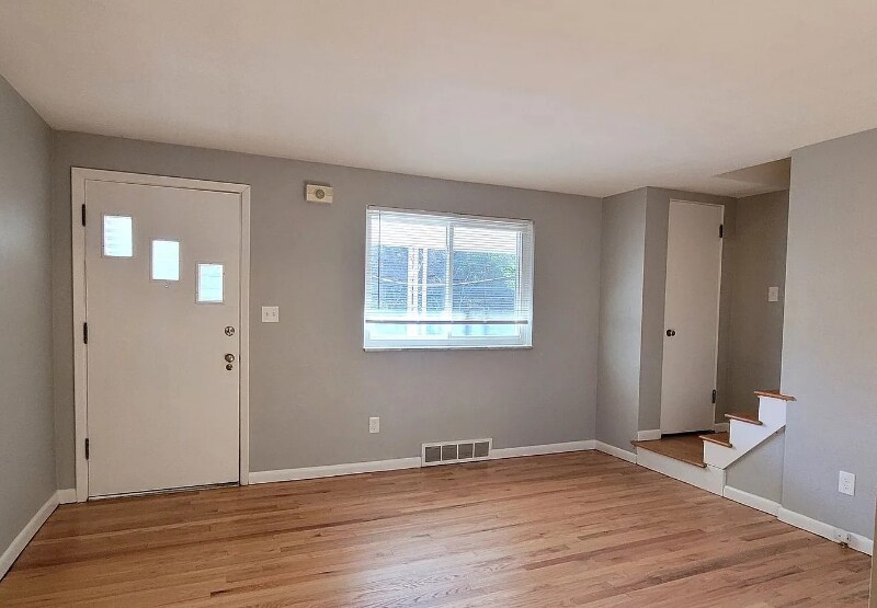 Building Photo - 2273 Pauline Ave