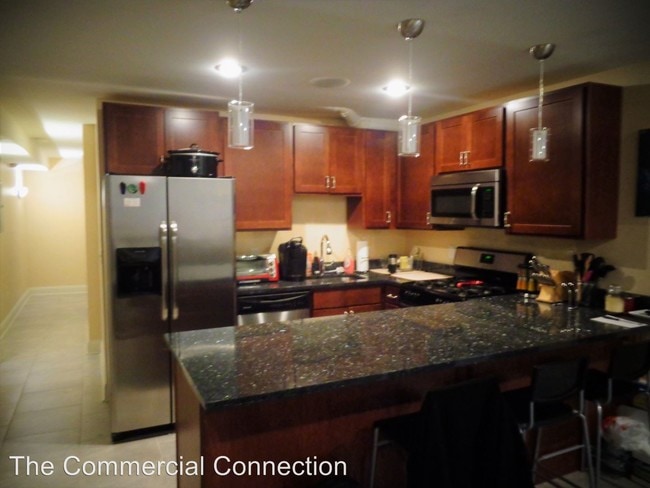 Building Photo - 2200 Harriet Ave