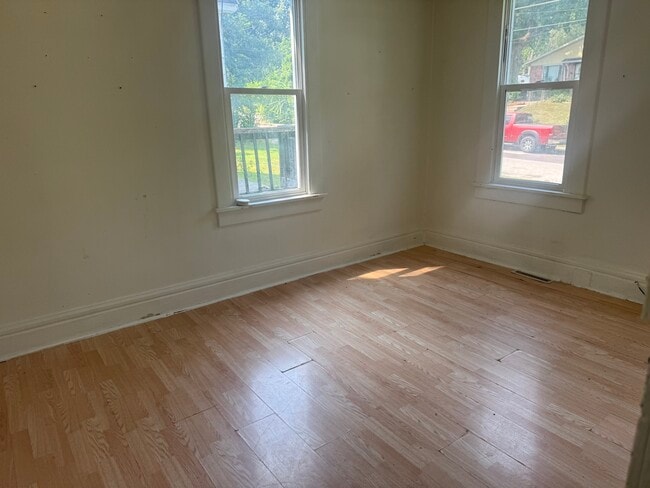 Building Photo - 601 Alexander Ave