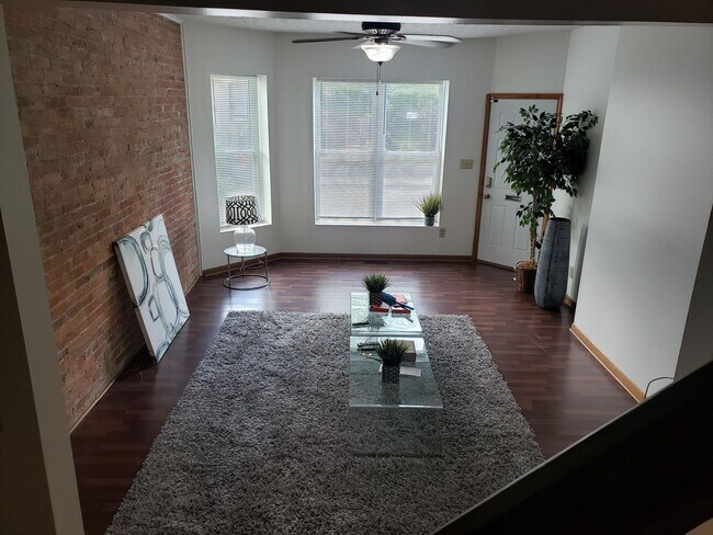 Primary Photo - 844-848-848 Oak St