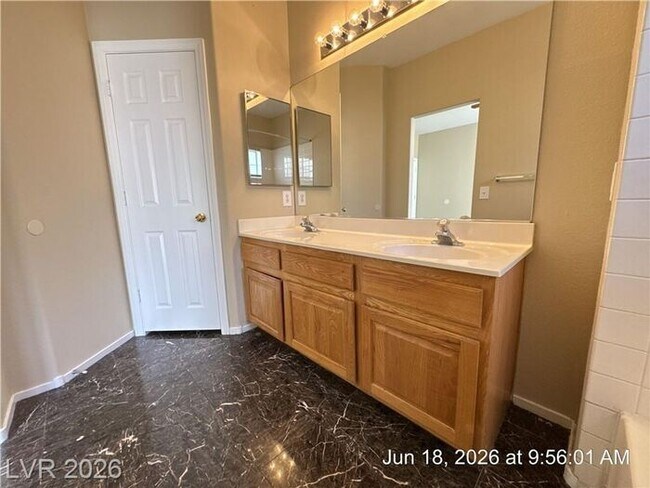 Building Photo - Green Valley Condo w/Community Pool!!
