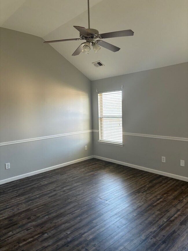 Building Photo - Available Now in Grovetown!