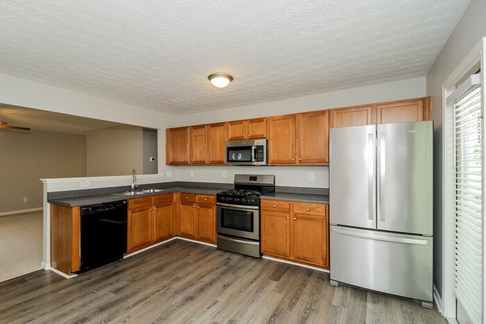 Building Photo - 551 Arrowhead Dr