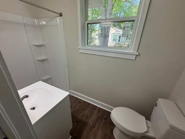 Building Photo - Adorable home in heart of Thomson