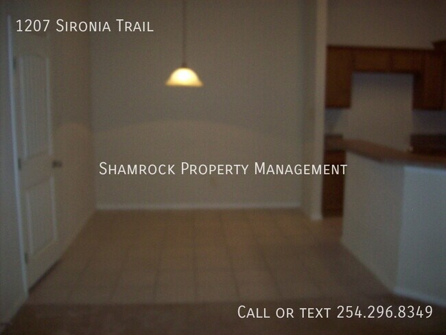 Building Photo - Great location between Waco and McGregor!