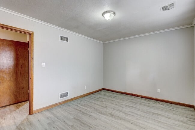 Building Photo - 3 bed 2 bath home in Bethany, OK