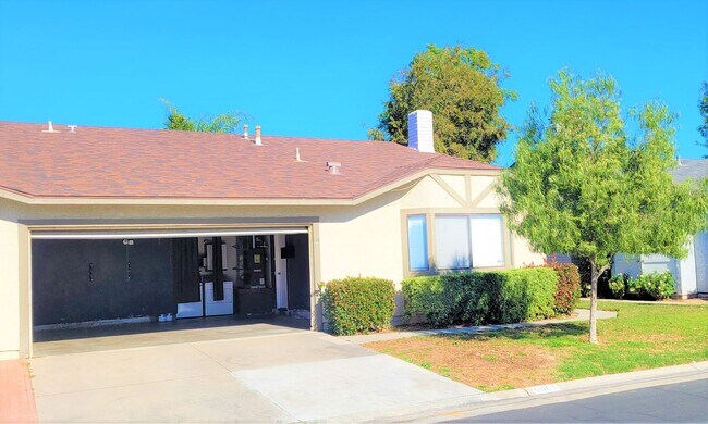 Building Photo - Single Story House in Beautiful Gated Comm...