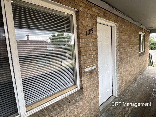 Building Photo - Freshly Updated 3-Bedroom, 1-Bathroom **Sp...
