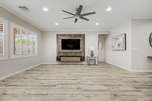 Building Photo - Stunning upgraded Solera At Anthem Home with Spa in back yard!