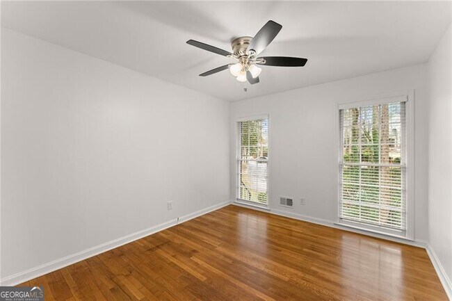 Building Photo - 4540 Club Valley Dr NE