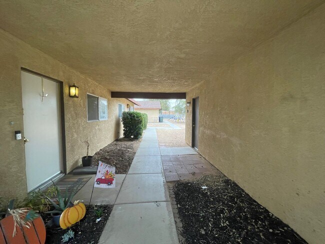 Building Photo - 3711