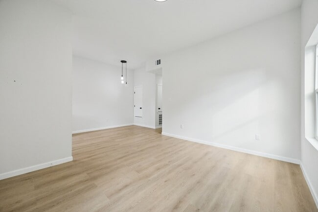 Building Photo - 301 Cartersville St