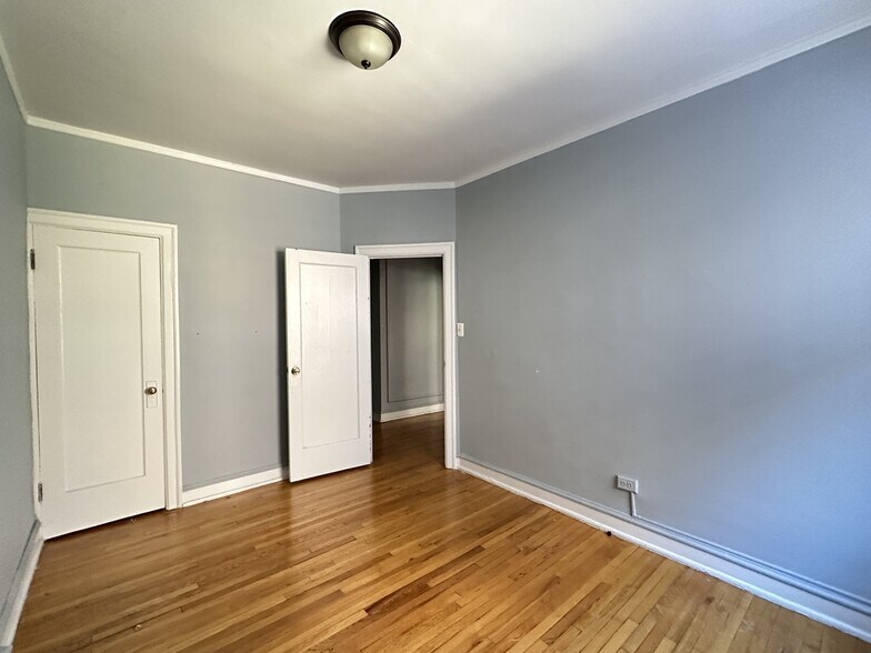 Building Photo - 1369 W Estes Ave