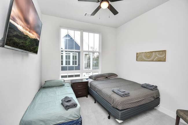 Building Photo - 6115 Campos Dr