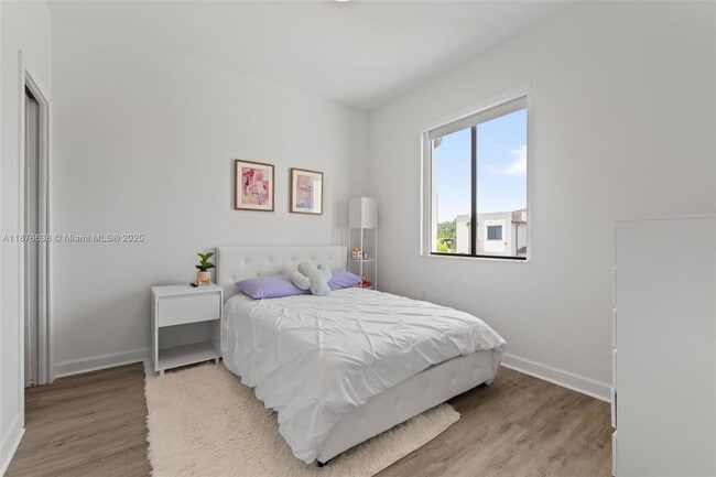 Building Photo - 403 NE 212th St