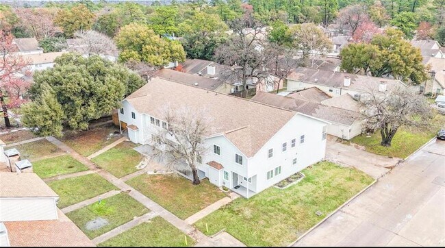 Building Photo - 5763 Easthampton Dr