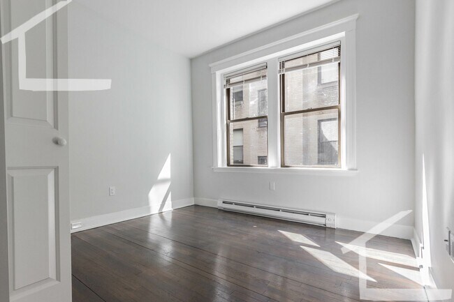 Building Photo - Centrally Located, Modern Fenway 2-Bed w/ Laundry