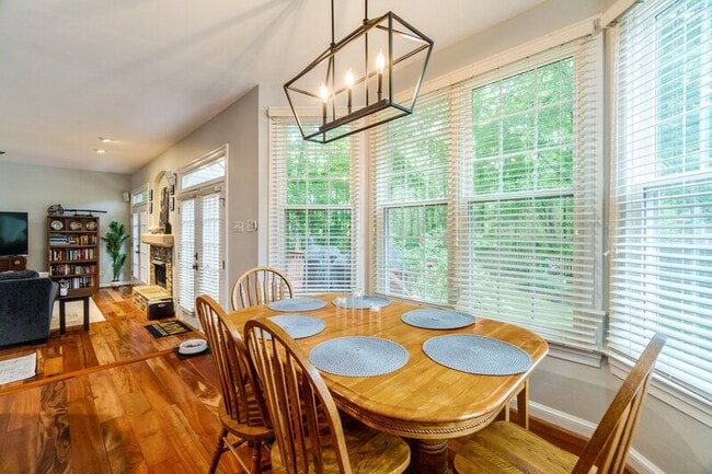 Building Photo - 821 Loch Island Dr