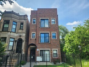 Building Photo - 857 E 63rd Pl