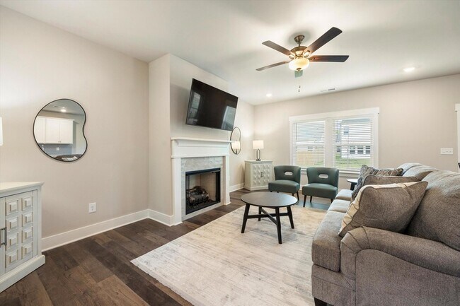 Building Photo - 2117 Firelight Wy