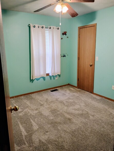 Building Photo - 428 W White Ash Rd