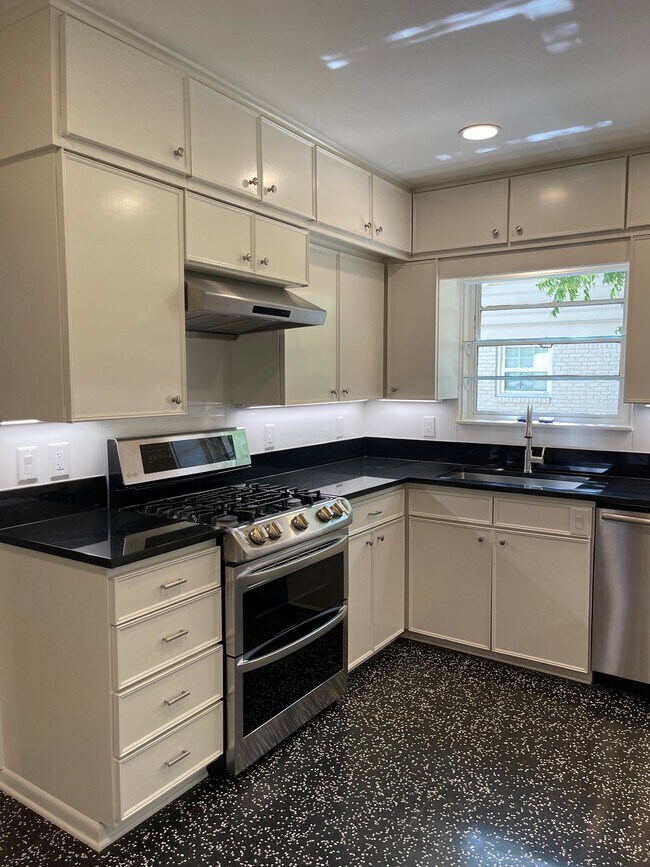 Building Photo - 3624 S Hills Ave