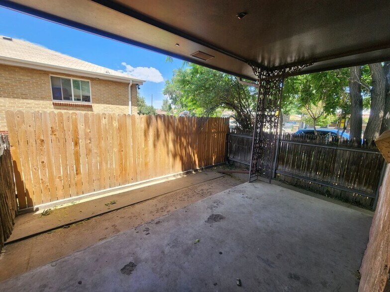 Building Photo - 1753 Clinton St