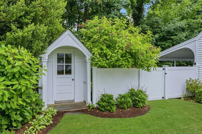 Building Photo - 54 Oak Grove Pl