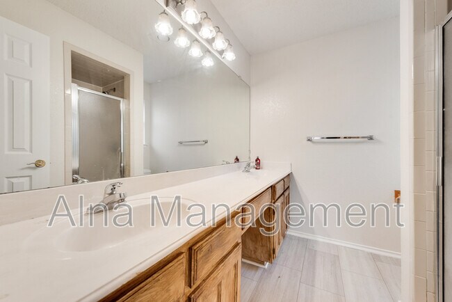 Building Photo - 1405 Gainsborough Way