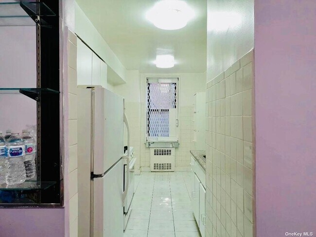 Building Photo - 83-30 Vietor Ave