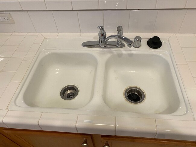 Building Photo - SE!!! Gated!! 2 Bedroom 1st Floor with Bal...