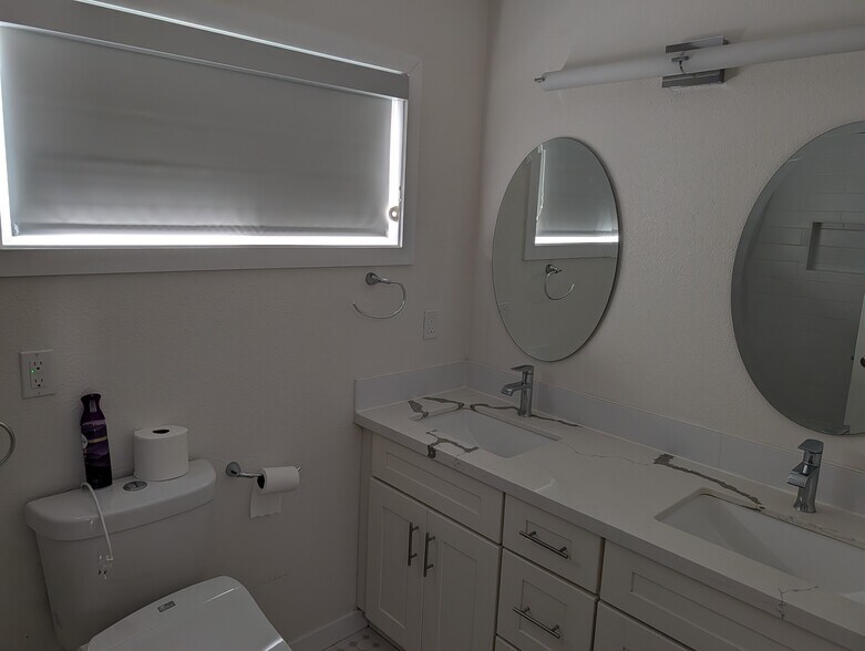 Building Photo - 487 Tuscarora Dr