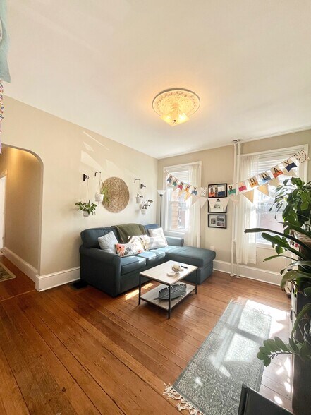 Building Photo - 105 Day St