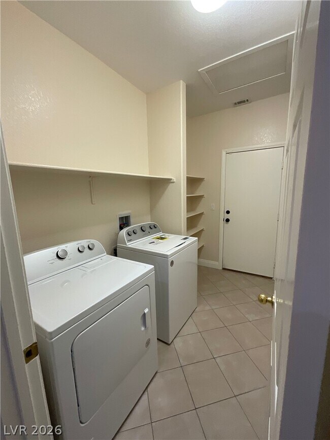 Building Photo - 93 Cree Ave