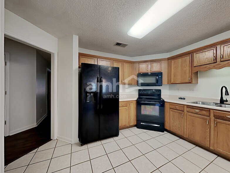 Building Photo - 1466 Far Dr