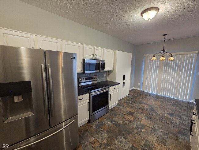 Building Photo - 6475 Glenwood Trce