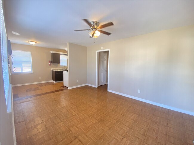 Building Photo - 3024 Elgin St