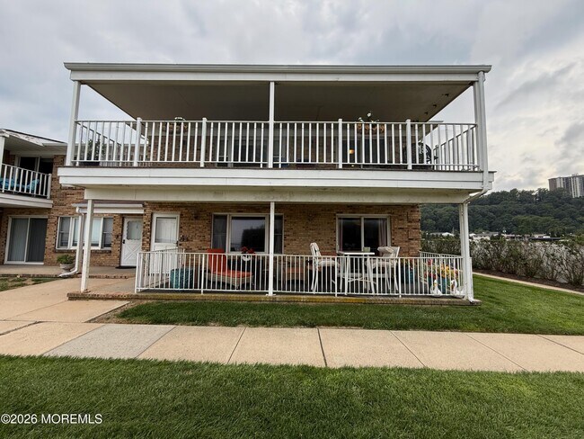 Building Photo - 324 Shore Dr