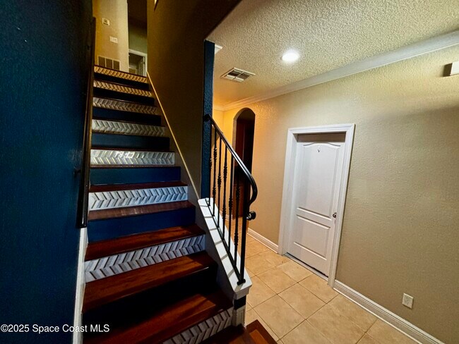 Building Photo - 1390 Isabella Dr