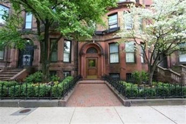 Building Photo - 276 Commonwealth Ave