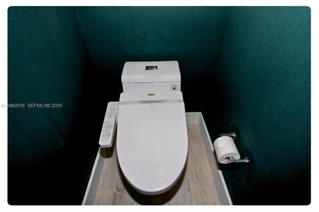 Building Photo - 3500 Island Blvd