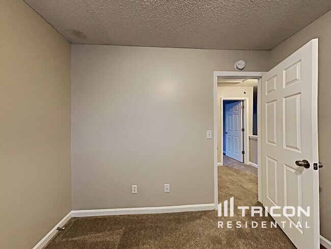 Building Photo - 121 Riglaw Cir