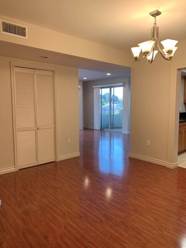 Spacious Apartment! - 11170 Aqua Vista St