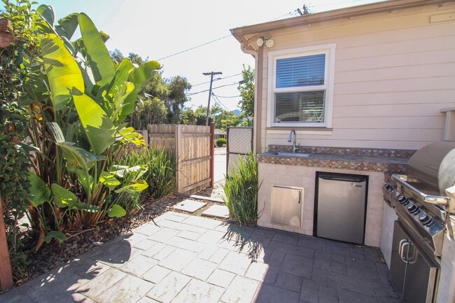 Building Photo - Exceptional Monterey Heights 4 Bedroom Hou...