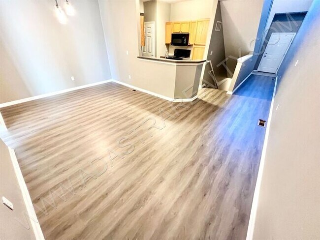 Building Photo - Beautiful and Spacious Olathe West Townhome-Available NOW!!