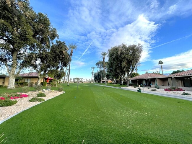 Building Photo - AVAILABLE NOW!  3 Bedroom 2 Bathroom Condo in Sunrise Country Club